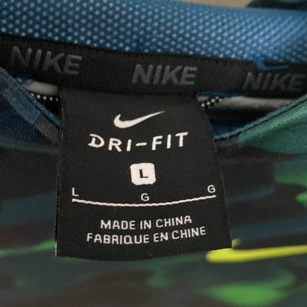 Boys Nike Dri-Fit Hoodie. Excellent Used Condition. Boys Size Large - Picture 2 of 5